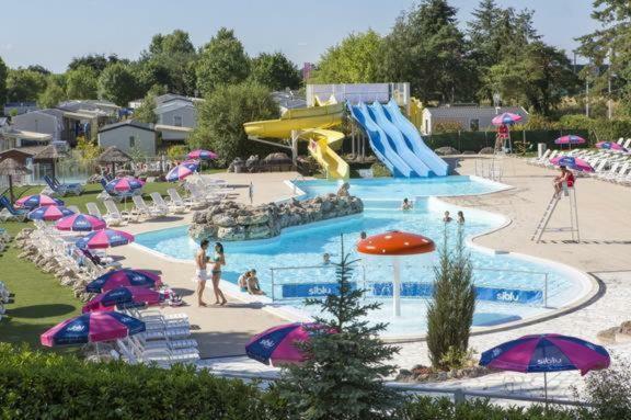 Alexi Alexandra41 Hotel Onzain Bagian luar foto